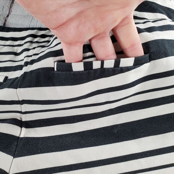🔹️Apt 9 Black & White Stripe Cuffed Shorts Size 4 - Picture 7 of 10